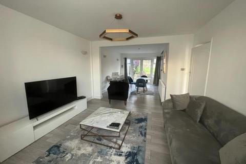 3 bedroom semi-detached house to rent, Bedford Road, London NW7
