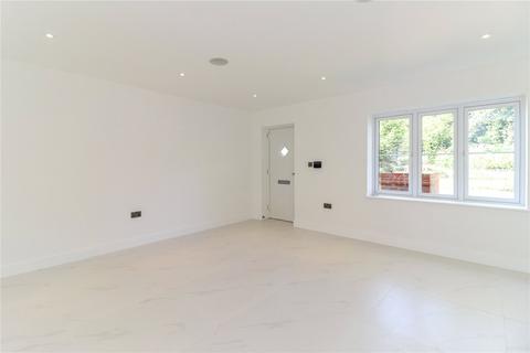 4 bedroom terraced house to rent, Carter Row, Chapel Croft, Chipperfield, Herts, WD4