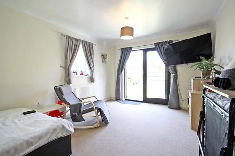 2 bedroom bungalow for sale, Stewart Court, Wootton, Bedford, Bedfordshire, MK43