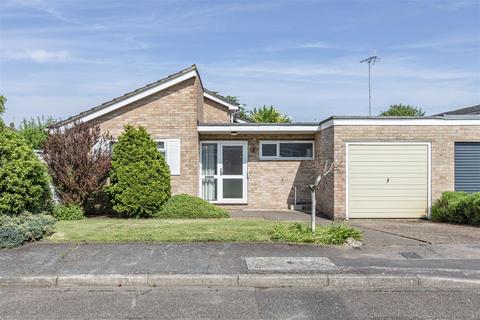 2 Elm Tree Close, Byfleet, West Byfleet, KT14 7NN