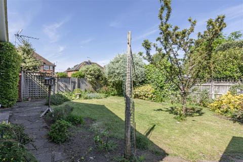 2 Elm Tree Close, Byfleet, West Byfleet, KT14 7NN