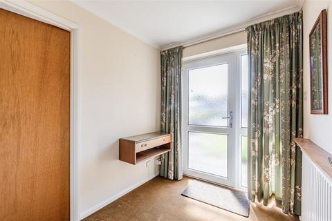2 Elm Tree Close, Byfleet, West Byfleet, KT14 7NN