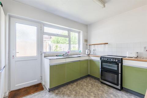 2 Elm Tree Close, Byfleet, West Byfleet, KT14 7NN