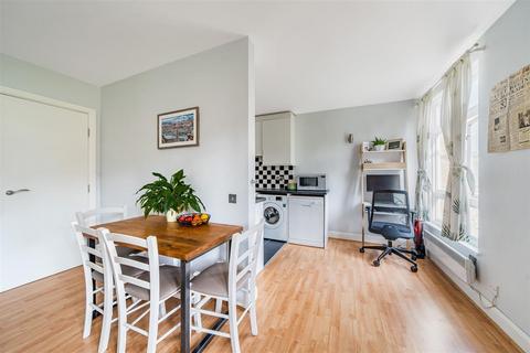 2 bedroom property for sale, Fairfield Road, London