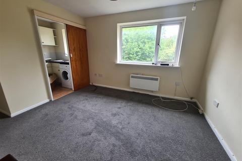 1 bedroom terraced house to rent, Northcote Road, Ash Vale