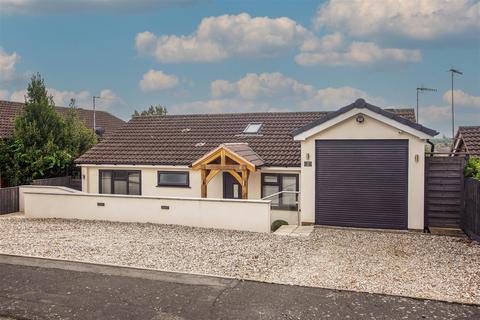 4 bedroom detached bungalow for sale, Berwick Close, Woodloes Park, Warwick