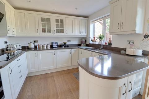 3 bedroom detached house for sale, Fircroft Close, Hucclecote, Gloucester