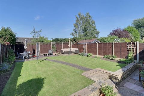 20 Fircroft Close, Hucclecote, Gloucester, GL3 3DW