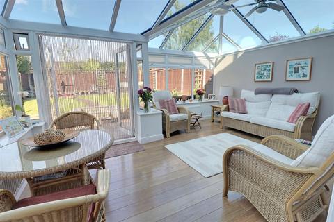 20 Fircroft Close, Hucclecote, Gloucester, GL3 3DW