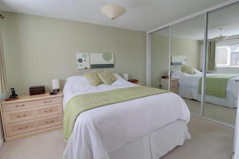 20 Fircroft Close, Hucclecote, Gloucester, GL3 3DW