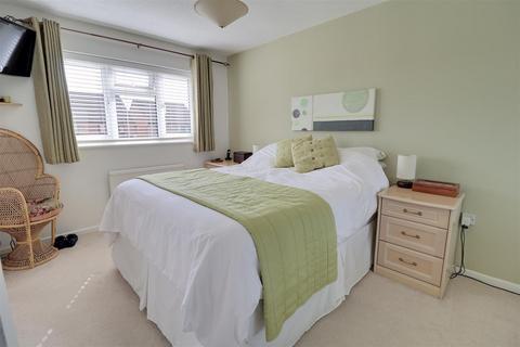 20 Fircroft Close, Hucclecote, Gloucester, GL3 3DW