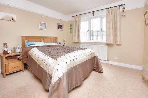 2 bedroom semi-detached house for sale, Sandfield Avenue, Leeds, West Yorkshire