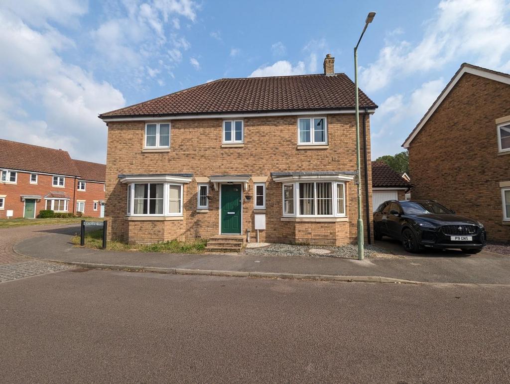 Heathland Way, Mildenhall IP28 3 bed semidetached house to rent £