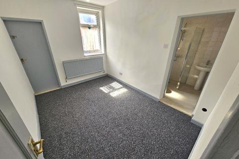 1 bedroom flat to rent, Stamford Road, Longsight, Manchester, M13