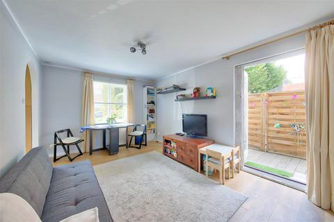 1 bedroom flat to rent, Winders Road, London SW11