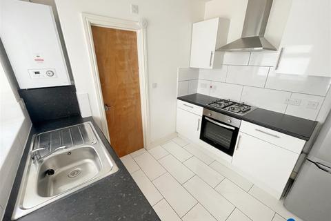 9 Hollington Road, London, E6 3QN