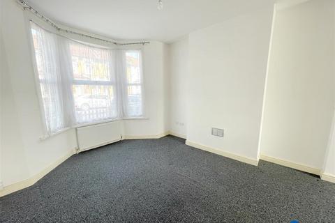 9 Hollington Road, London, E6 3QN