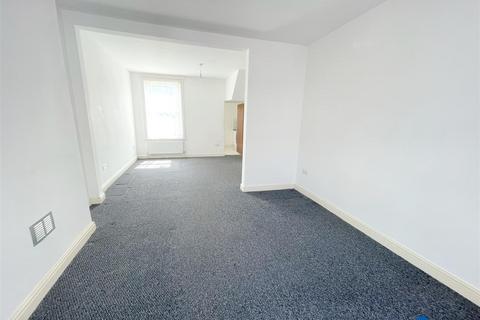 9 Hollington Road, London, E6 3QN