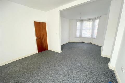 9 Hollington Road, London, E6 3QN