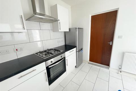 9 Hollington Road, London, E6 3QN