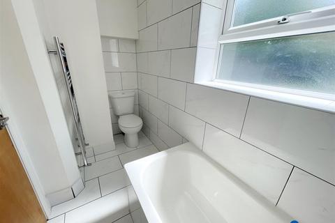 9 Hollington Road, London, E6 3QN