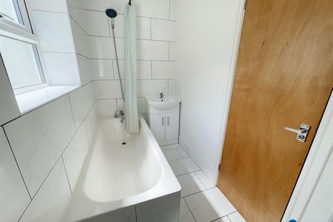 9 Hollington Road, London, E6 3QN