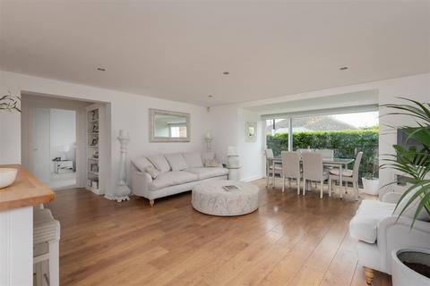 2 bedroom apartment for sale, Graystone Road, Tankerton, Whitstable