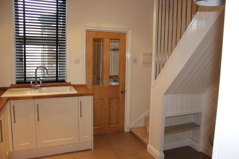 2 bedroom end of terrace house to rent, Dale Street, York