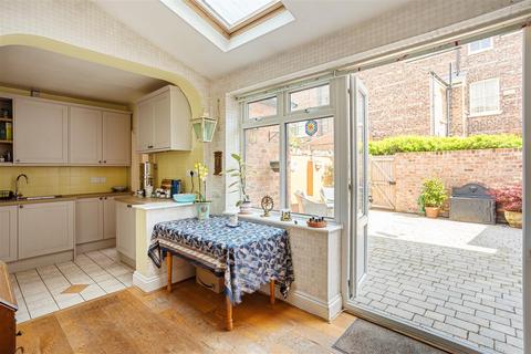 66 Bootham Crescent, York, YO30 7AH