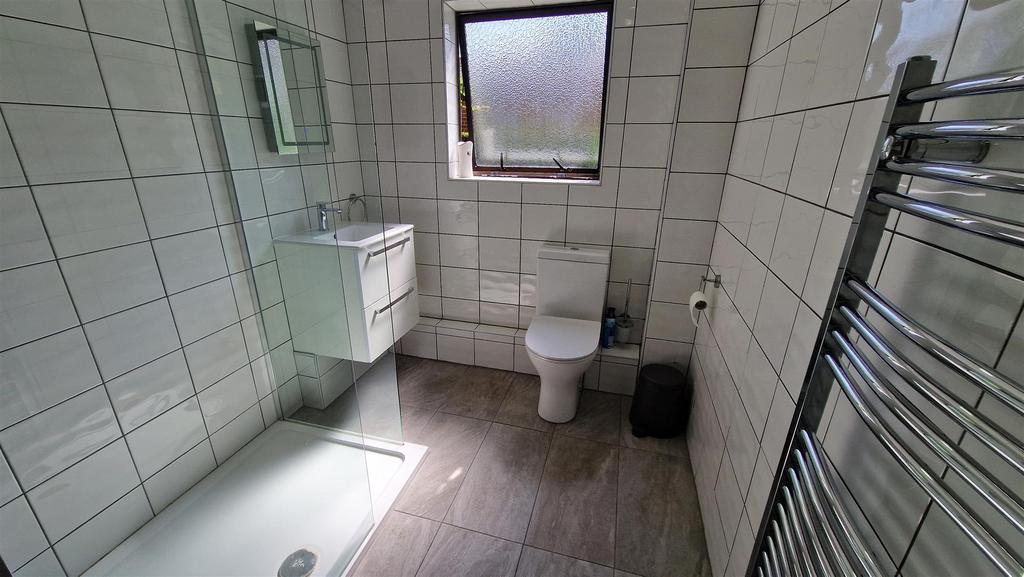 Shower Room 4.jpg