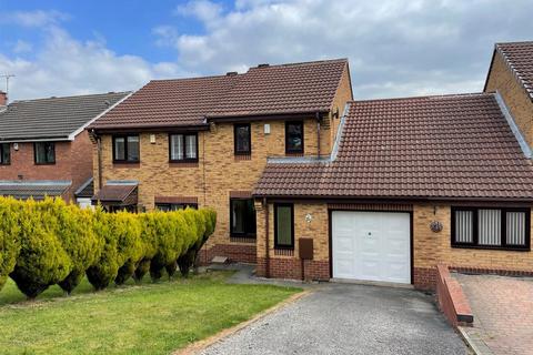 3 bedroom townhouse to rent, Ivy Spring Close, Wingerworth