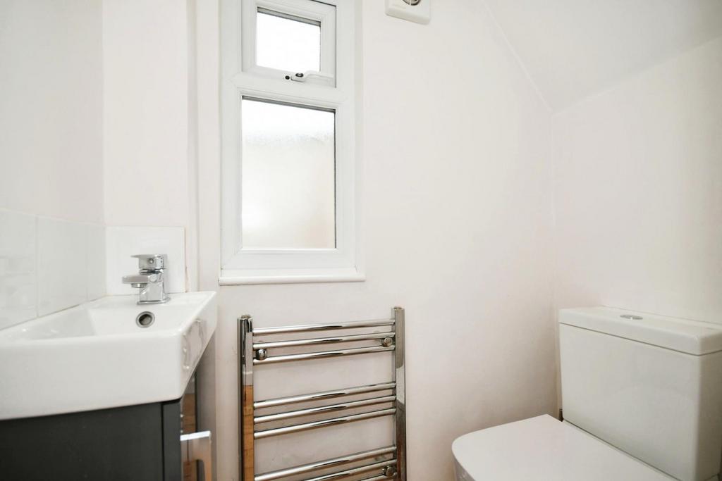 Cloakroom/w.c.