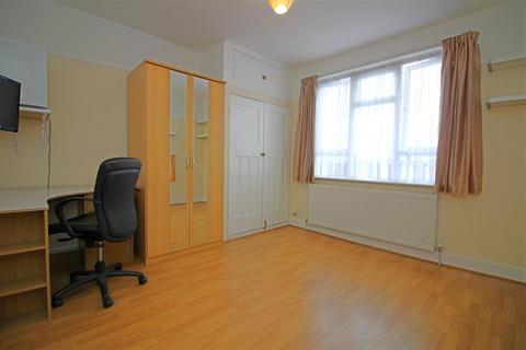 5 bedroom house share to rent, Forest View Road, London