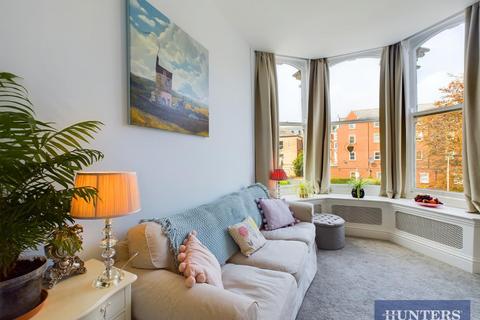 2 bedroom apartment for sale, Esplanade Gardens, Scarborough