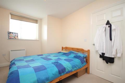 1 bedroom flat to rent, Walnut Tree Close