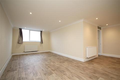 2 bedroom flat for sale, Cavendish House, Eastgate Gardens