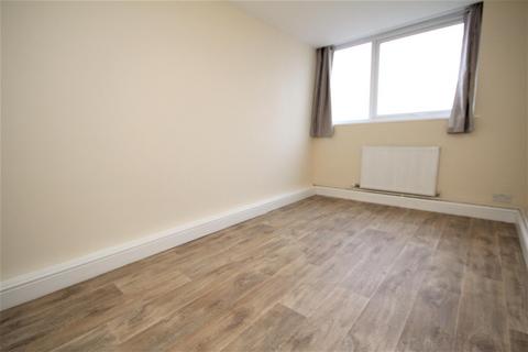 2 bedroom flat for sale, Cavendish House, Eastgate Gardens