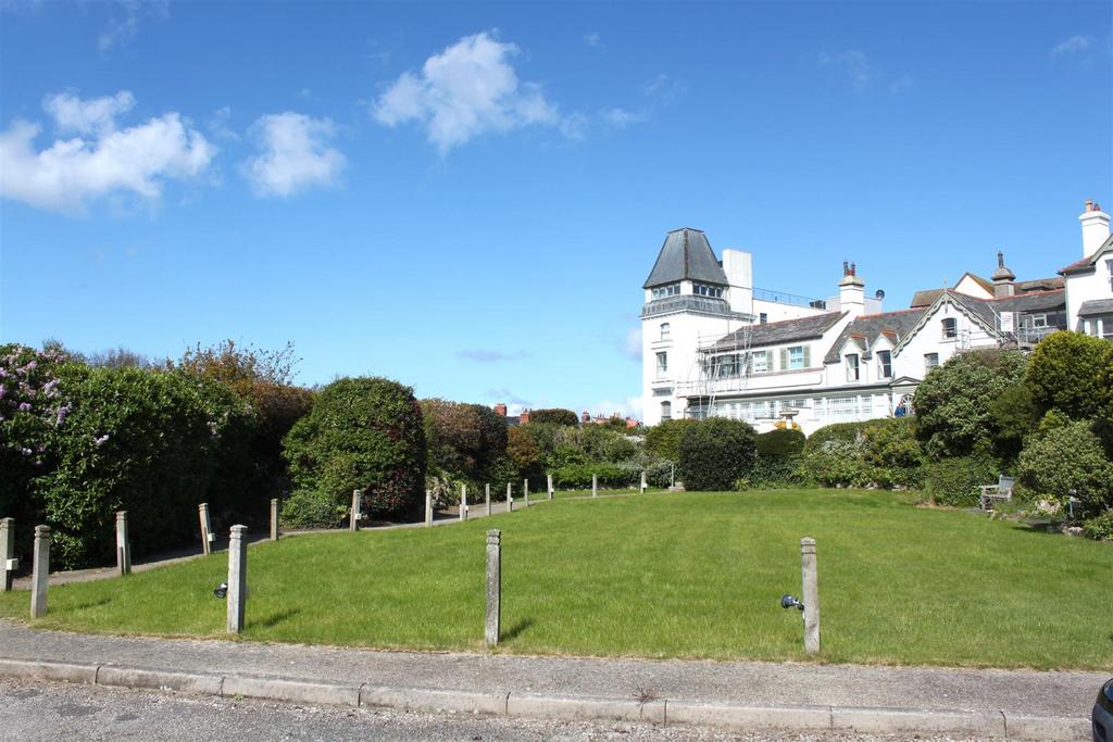 Good sized communal gardens