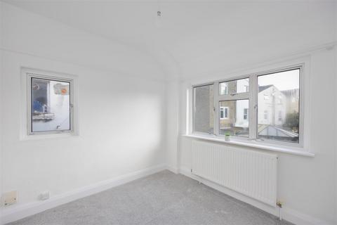6 Dickensons Lane, London, SE25 5HJ