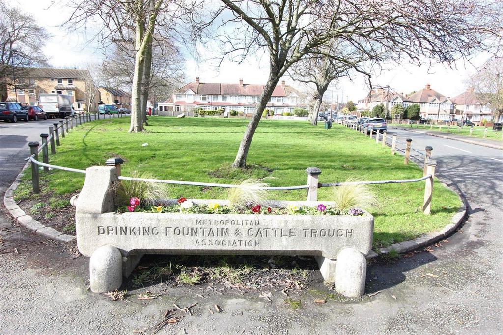 Woodside Green.jpg