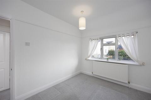 6 Dickensons Lane, London, SE25 5HJ