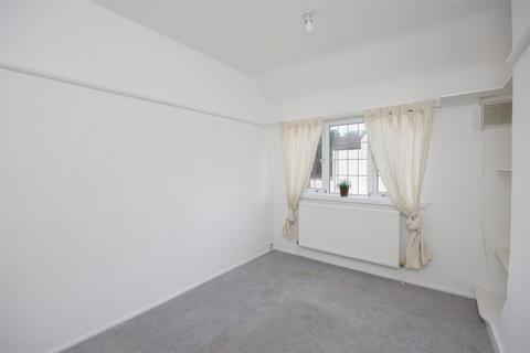 6 Dickensons Lane, London, SE25 5HJ