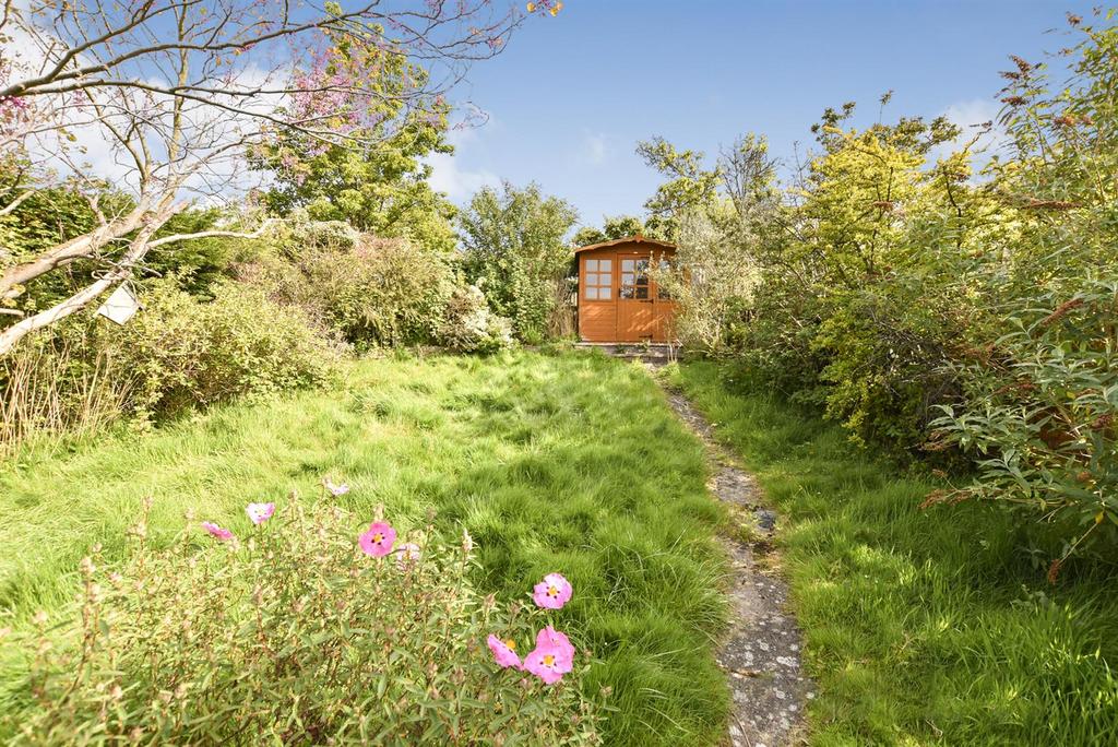 Cumberland Avenue, Benfleet 2 bed detached bungalow for sale £375,000
