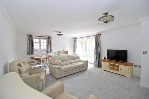 2 bedroom flat for sale, East Albany Road, Seaford