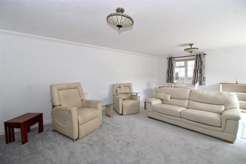 2 bedroom flat for sale, East Albany Road, Seaford