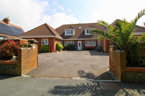 2 bedroom flat for sale, East Albany Road, Seaford