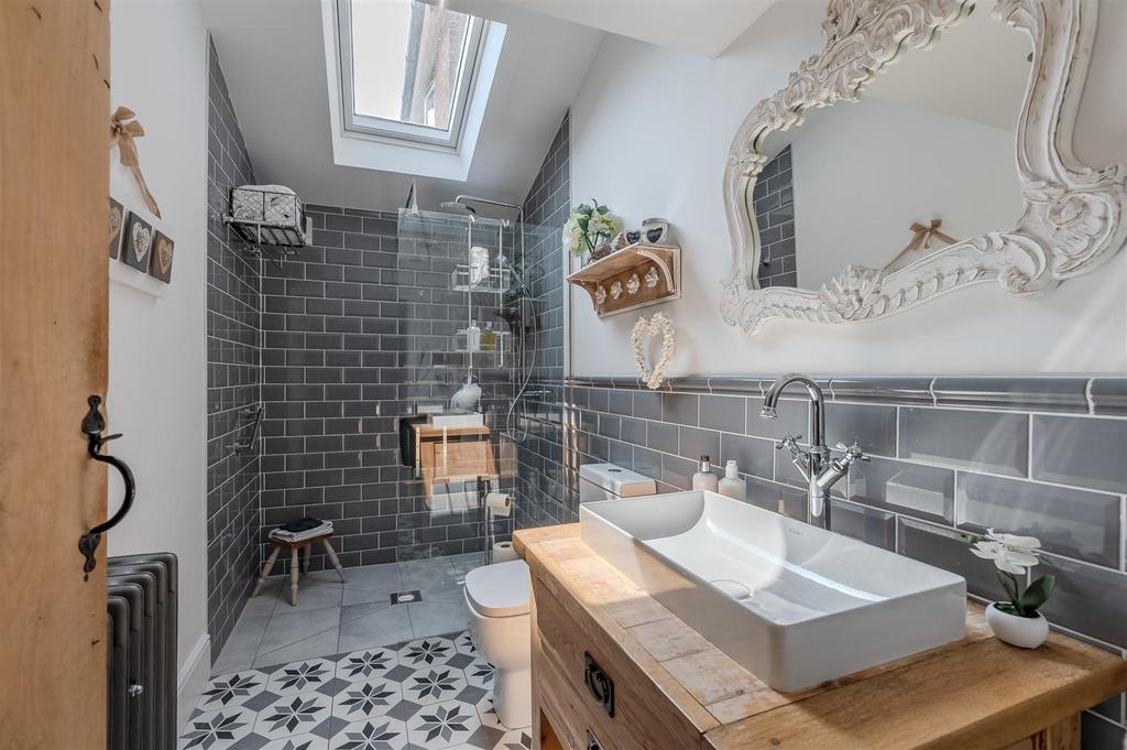 Bathroom (Ground Floor)