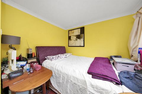 54 Linton Gardens, London, E6 5SQ