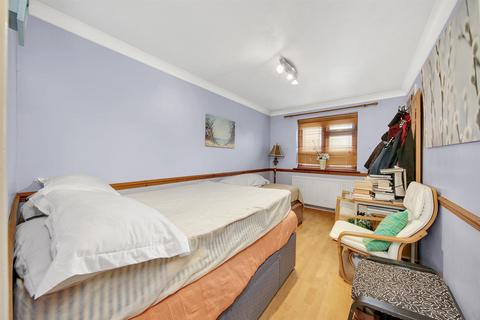 54 Linton Gardens, London, E6 5SQ