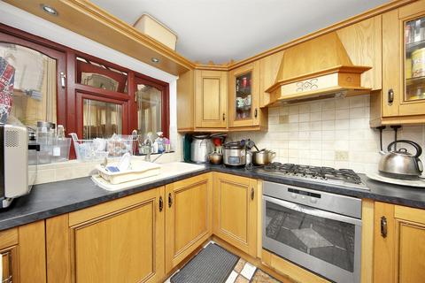 54 Linton Gardens, London, E6 5SQ